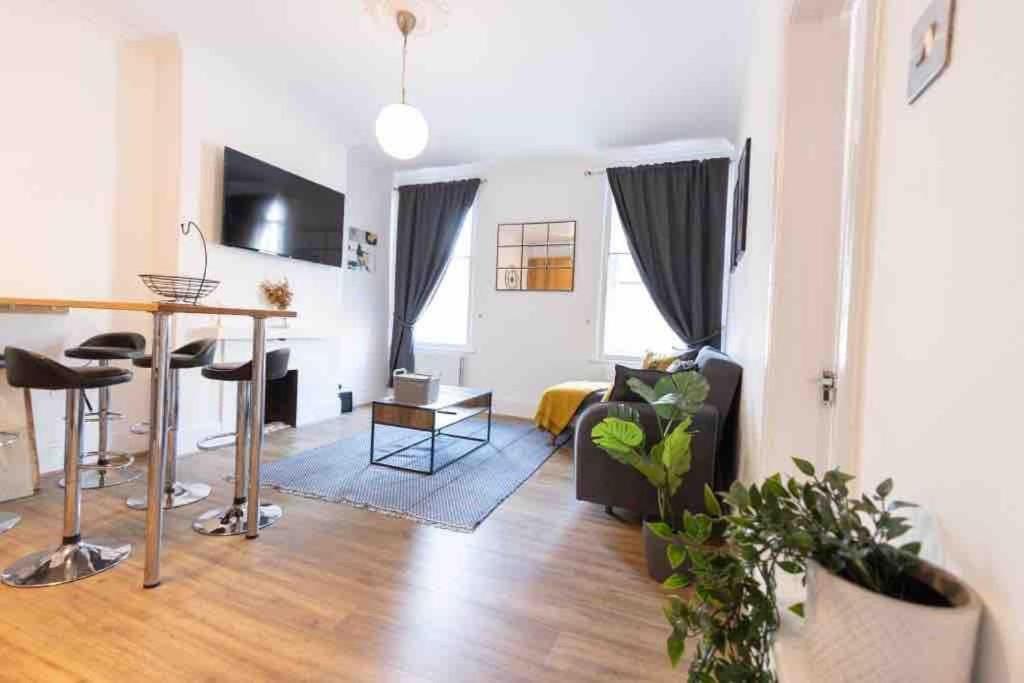 Lovely 2 Bedroom Apartment In Chelsea Sw3 Londra Esterno foto